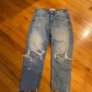 super cute mom jeans!